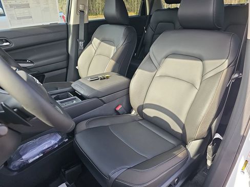New 2026 Nissan Pathfinder Platinum FWD image 20