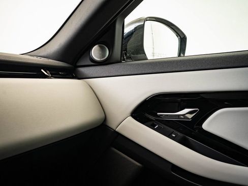 Used 2026 Land Rover Range Rover Evoque Dynamic SE image 35