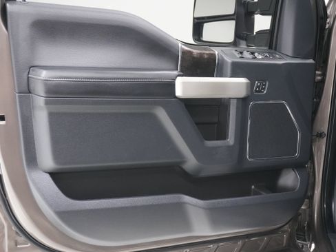 Used 2022 Ford F250 Lariat w/ Chrome Package image 15