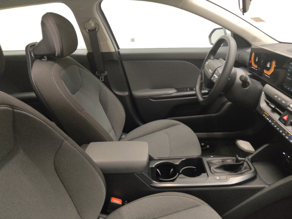 Used 2025 Kia K4 FWD image 21