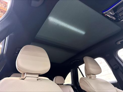 Used 2025 Mercedes-Benz GLC 300 image 24