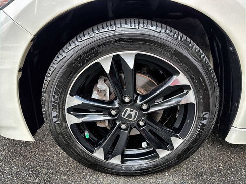Used 2015 Honda CR-Z EX image 16