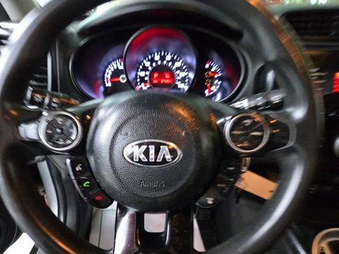 Used 2016 Kia Soul FWD image 28