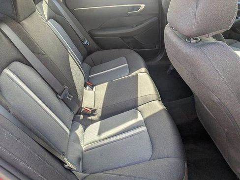 Used 2021 Hyundai Sonata SE w/ Preferred Accessory Package image 19