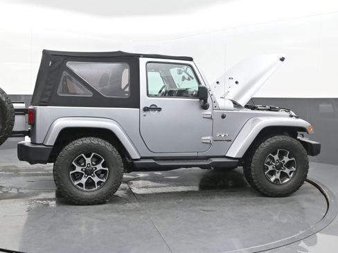 Used 2018 Jeep Wrangler Sahara w/ Connectivity Group image 45