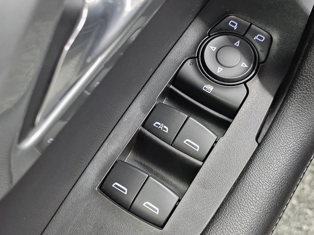Used 2020 Chevrolet Blazer LT FWD image 32