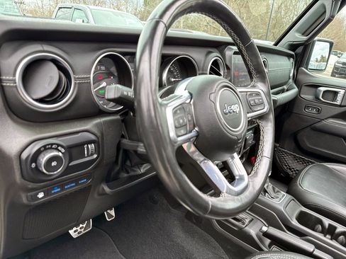 Used 2023 Jeep Wrangler Unlimited Sahara w/ Cold Weather Group image 16