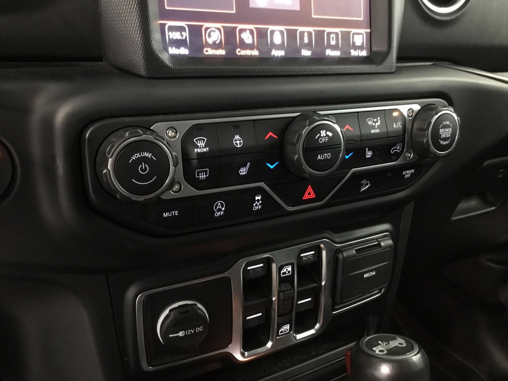 Used 2018 Jeep Wrangler Unlimited Sahara AWD/4WD image 20