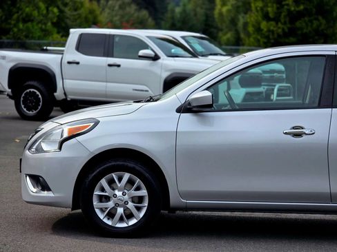 Used 2018 Nissan Versa SV w/ SV Special Edition Package FWD image 6