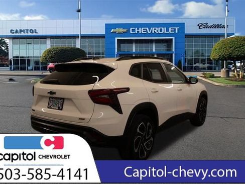 Used 2024 Chevrolet Trax RS w/ Sunroof Package FWD image 3