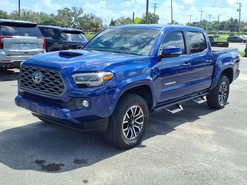 Used 2022 Toyota Tacoma TRD Sport w/ TRD Premium Sport Package RWD image 3