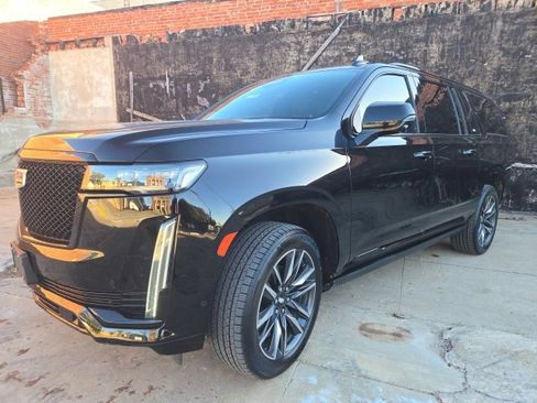 Used 2022 Cadillac Escalade ESV Sport Platinum w/ Heavy-Duty Trailer Package image 1