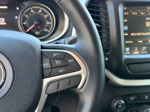 Used 2014 Jeep Cherokee Limited w/ Luxury Group image 22