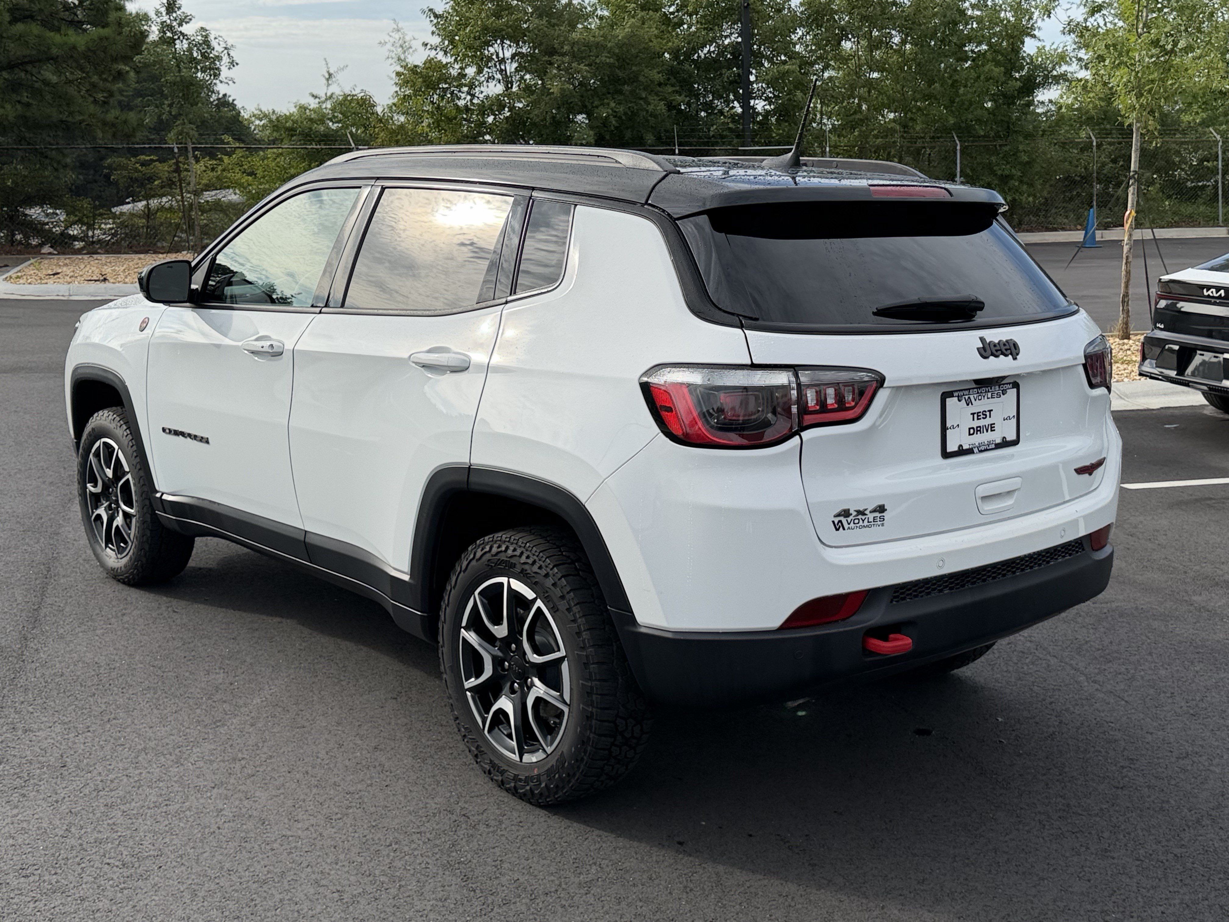 Used 2024 Jeep Compass Trailhawk AWD/4WD image 5