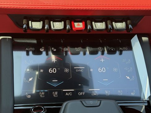 Used 2025 Lamborghini Urus SE AWD/4WD image 18
