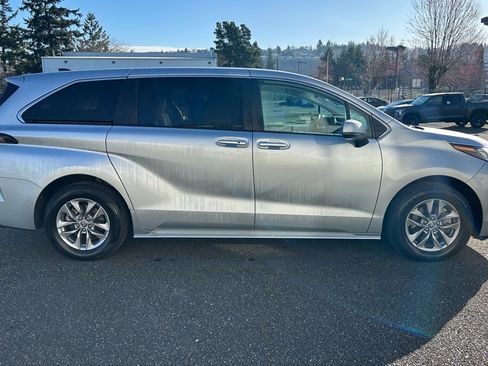 Certified 2024 Toyota Sienna LE image 4