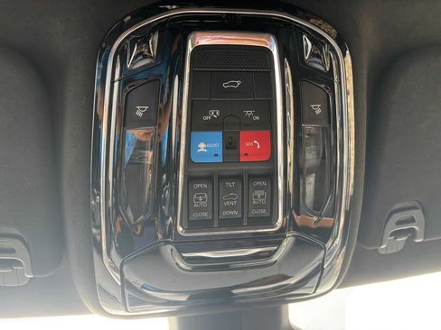 Used 2022 Jeep Grand Wagoneer Series III w/ Rear Seat Video Group 1 AWD/4WD image 37