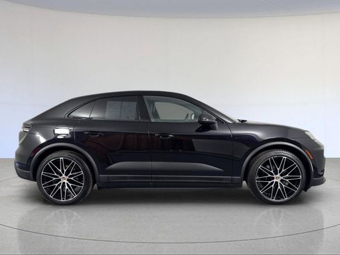 Certified 2025 Porsche Macan 4 Electric AWD/4WD image 9