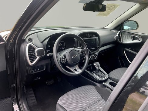 Used 2023 Kia Soul LX w/ LX Technology Package FWD image 18