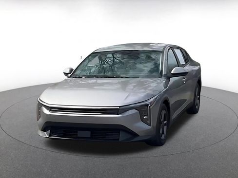 Used 2025 Kia K4 LXS image 7