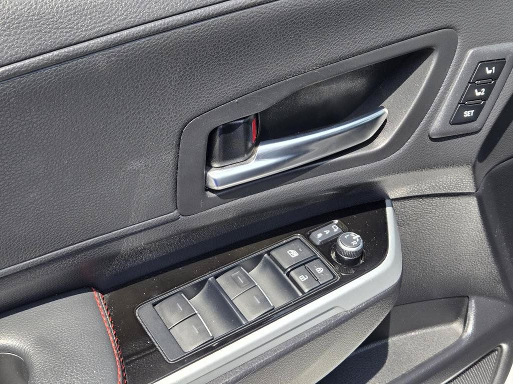 Used 2025 Toyota Sienna XSE w/ XSE Premium Package FWD image 14