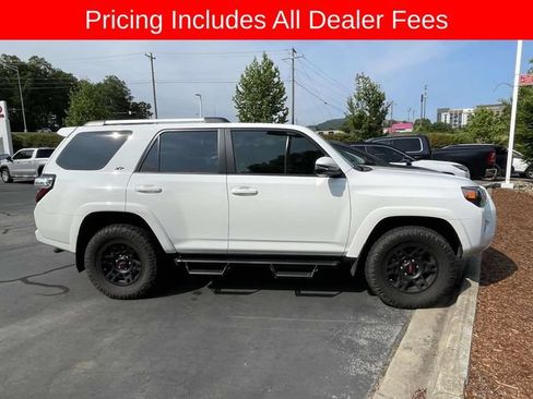 Used 2024 Toyota 4Runner SR5 Premium w/ Moonroof Package AWD/4WD image 11
