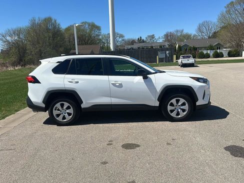 Used 2021 Toyota RAV4 LE image 2