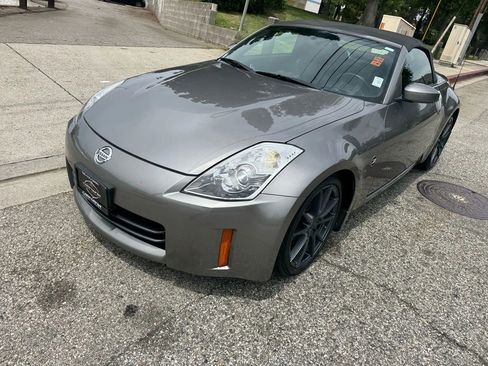 Used 2007 Nissan 350Z Touring image 3