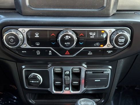 Used 2021 Jeep Wrangler Unlimited Sahara AWD/4WD image 37