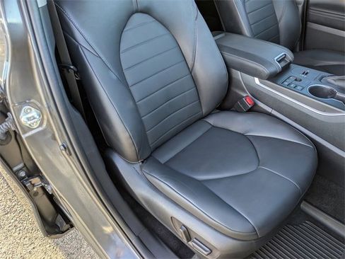 Used 2023 Toyota Highlander L image 11