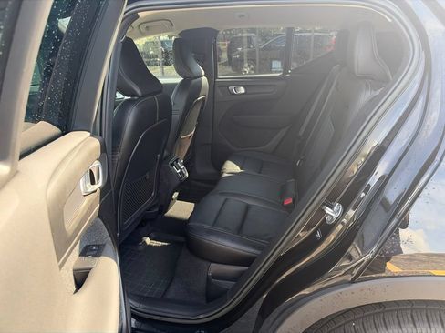 Used 2022 Volvo XC40 T5 Momentum AWD/4WD image 19