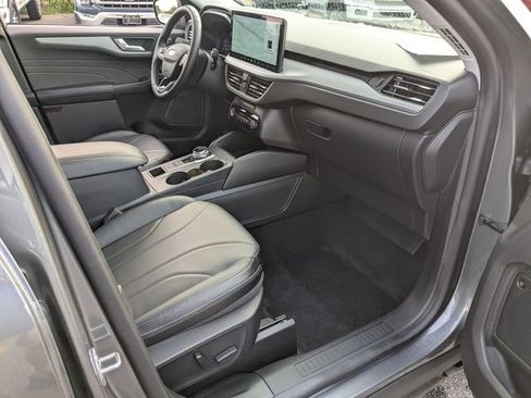 Used 2025 Ford Escape SE w/ PHEV Premium Package FWD image 32