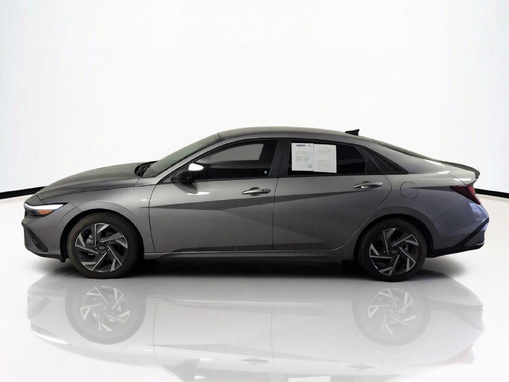 Used 2025 Hyundai Elantra Sport FWD image 10