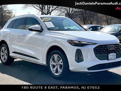 Used 2025 Audi Q5 Premium w/ Convenience Package image 8