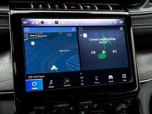 Used 2023 Jeep Grand Cherokee Overland w/ Luxury Tech Group IV AWD/4WD image 31