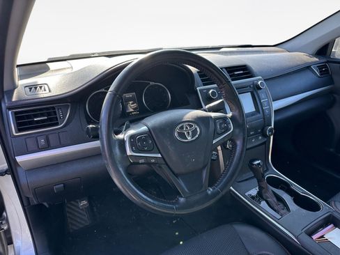 Used 2016 Toyota Camry SE image 11