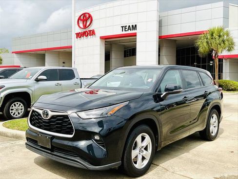 Certified 2025 Toyota Highlander LE image 1