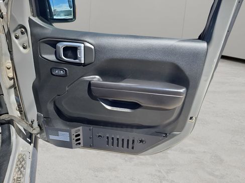 Used 2021 Jeep Gladiator Rubicon w/ LED Lighting Group AWD/4WD image 11