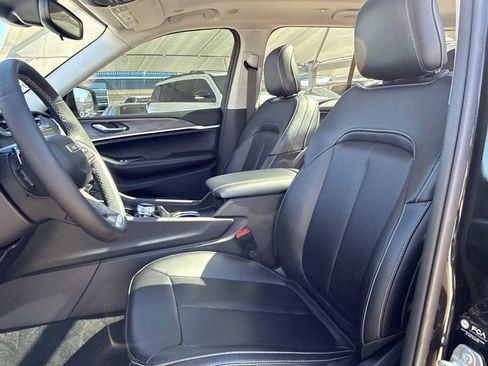 Used 2024 Jeep Grand Cherokee Limited image 7