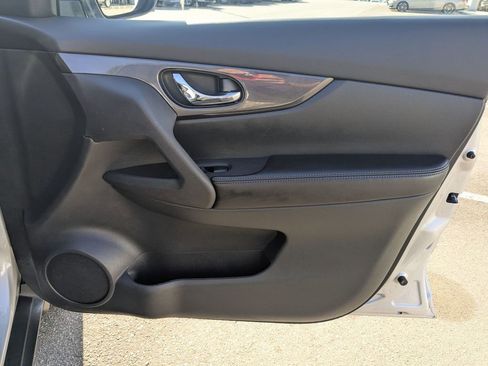 Used 2019 Nissan Rogue SV AWD/4WD image 36