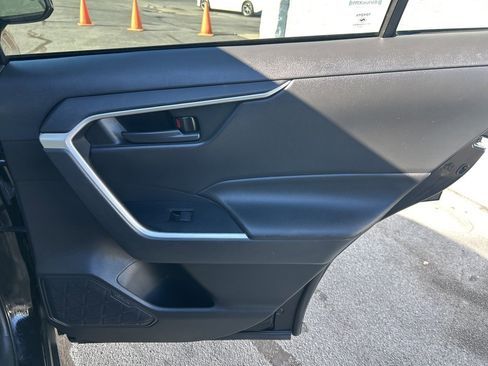 Used 2021 Toyota RAV4 LE image 33