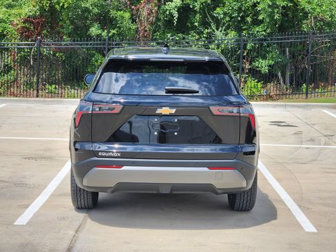 New 2026 Chevrolet Equinox LT w/ Convenience Package II FWD image 8