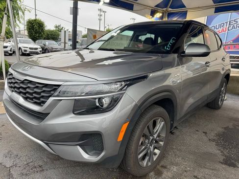 Used 2021 Kia Seltos LX AWD/4WD image 1