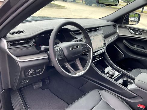 New 2026 Jeep Grand Cherokee L Limited AWD/4WD image 8
