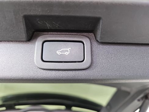 Used 2017 Land Rover Discovery HSE AWD/4WD image 13
