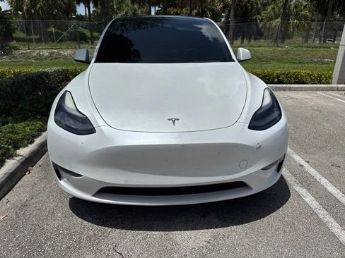Used 2022 Tesla Model Y Performance AWD/4WD image 2
