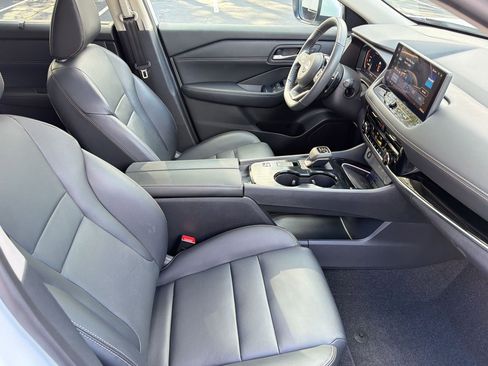 Used 2024 Nissan Rogue SL w/ SL Premium Package image 30