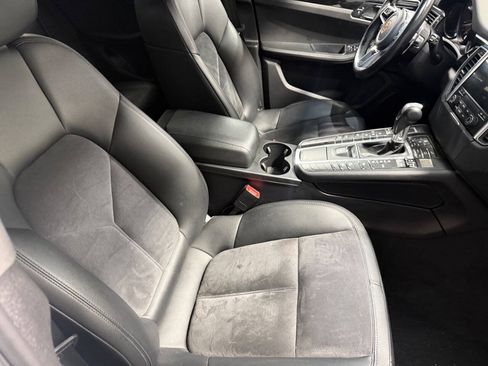Used 2018 Porsche Macan AWD/4WD image 15