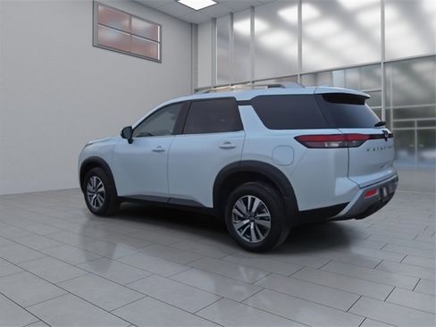 New 2025 Nissan Pathfinder SL image 6