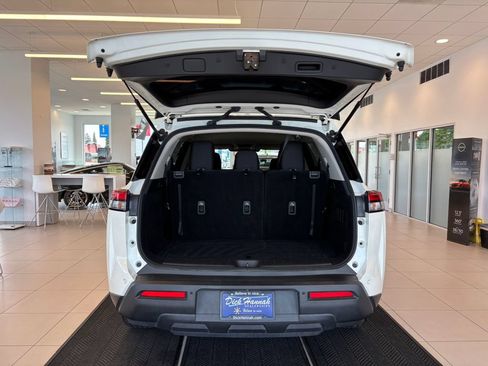 Used 2024 Nissan Pathfinder SV AWD/4WD image 9